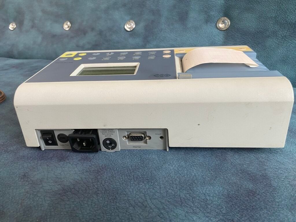EKG BTL-08 3 kanallı Bu, diaqnostik məlumatların çapı üçün daxili